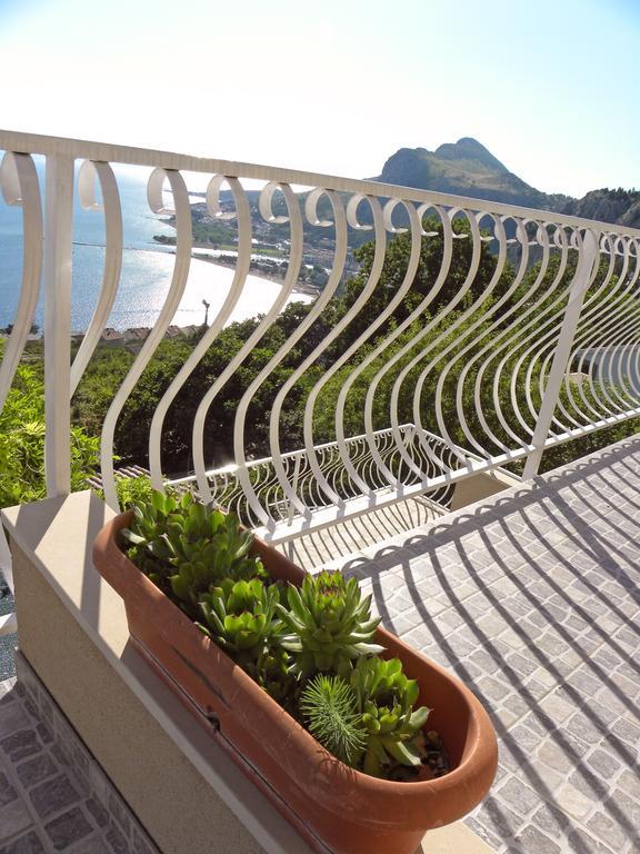 Holiday Home Figa Omiš Rum bild