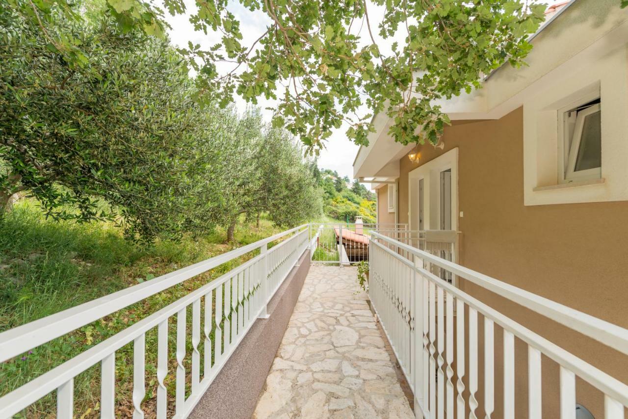 Holiday Home Figa Omiš Exteriör bild
